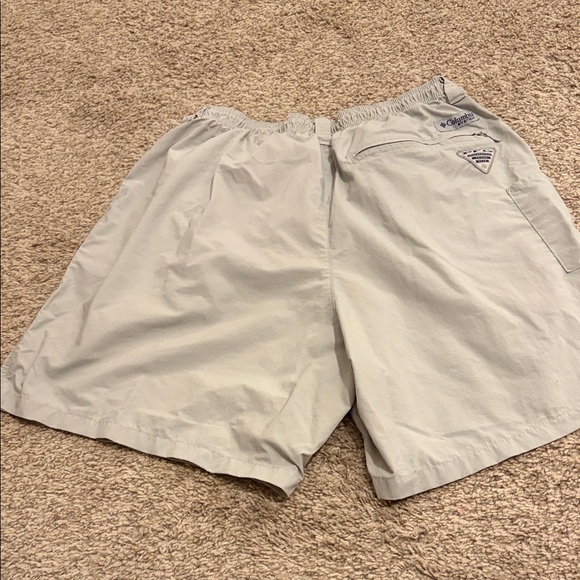 Men’s Columbia PFG Omni- shade size medium light gray shorts - Picture 5 of 6